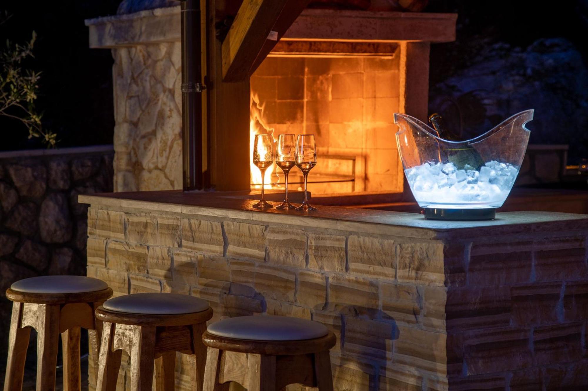 Luxury Villa Allen With Pool Klimno Pokoj fotografie